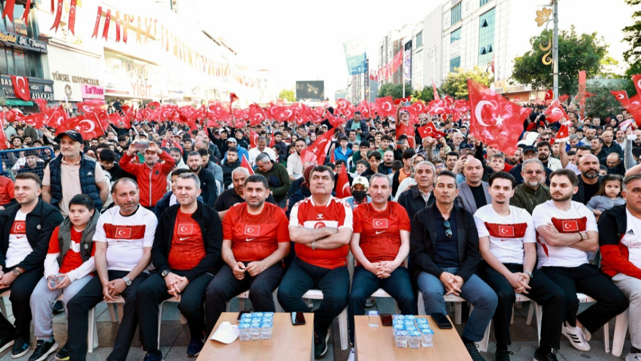 Sultanbeyli milli zafer için tek yürek oldu!