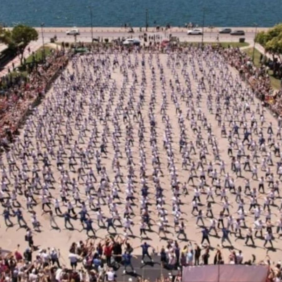 Her şeyiniz taklit be komşu! Yunanistan Zeybek kopyası dans ile rekorlar kitabına girdi. Tıkla-izle!