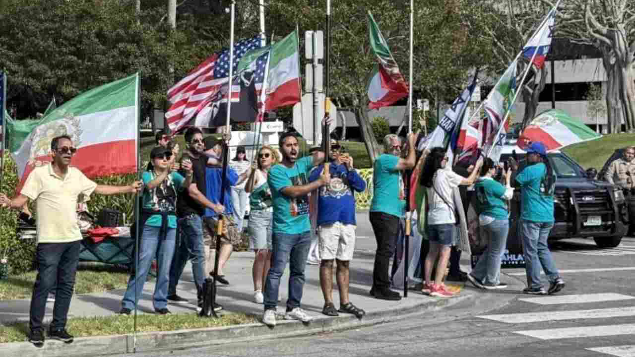 İran Milli Takımı'na Los Angeles'ta protesto