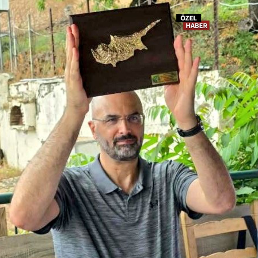 Kıbrıs'ta İsrail provokasyonu... Büyükelçiden "Tek Kıbrıs" haritalı skandal poz!