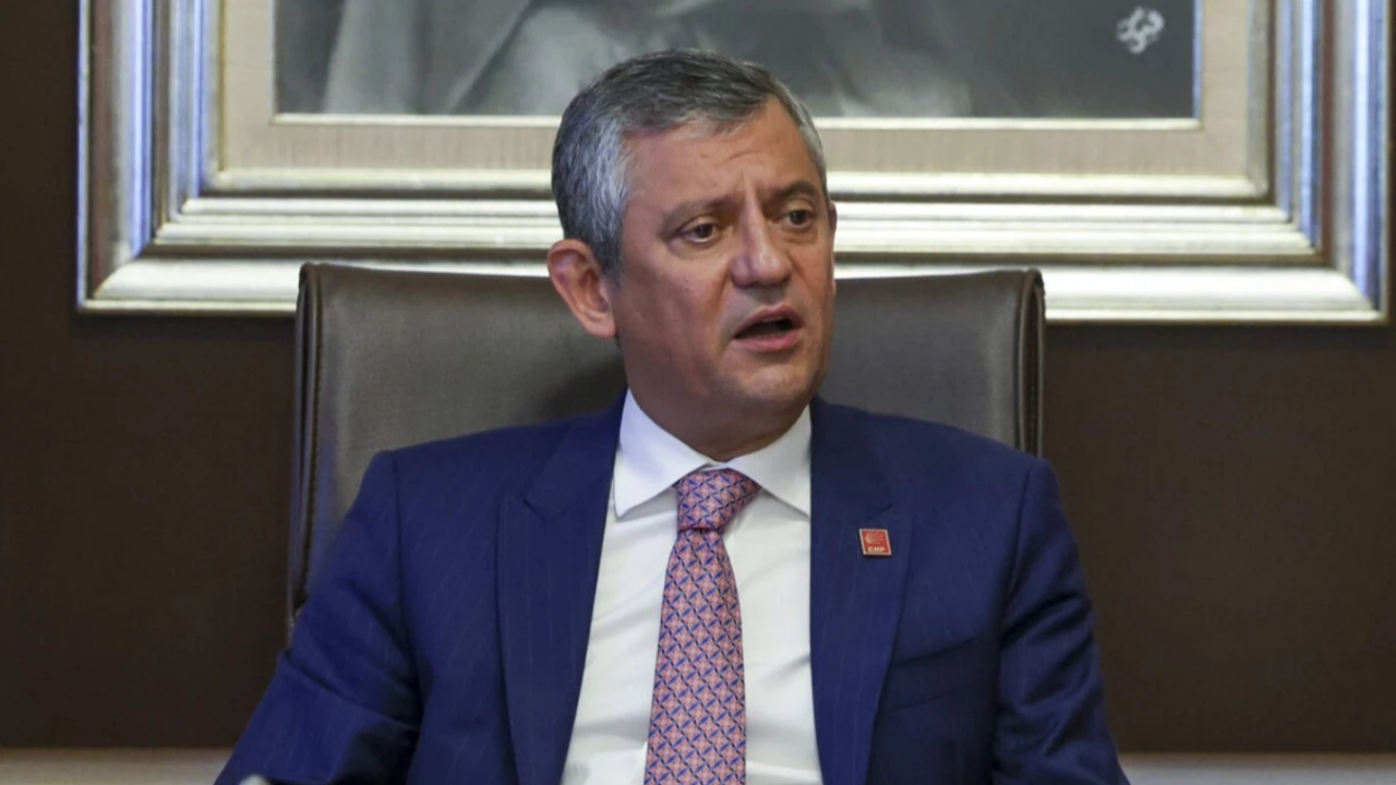 CHP'de büyük kopuş kapıda: Özgür Özel'in görüştüğü iki parti belli oldu!
