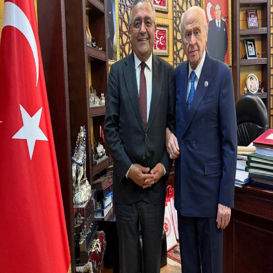 Ankara'da sürpriz ziyaret! Bahçeli'nin bu pozu çok konuşulur: CHP'li isimle kol kola