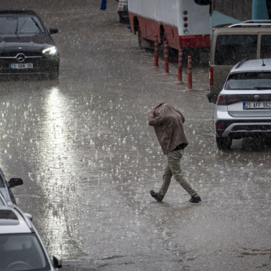 Meteoroloji duyurdu! 19 ilde sağanak var! Sel baskınlarına dikkat