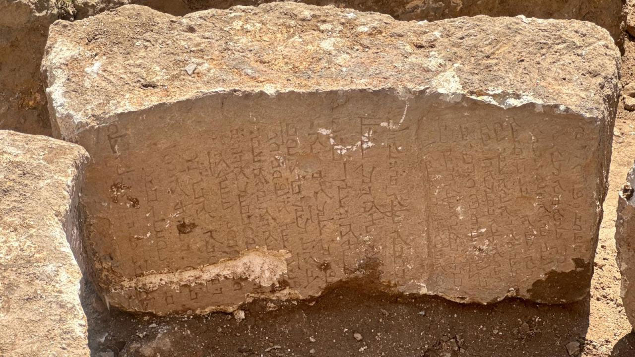 Yol çalışmasında tesadüfen bulundu! 722 yılına ait