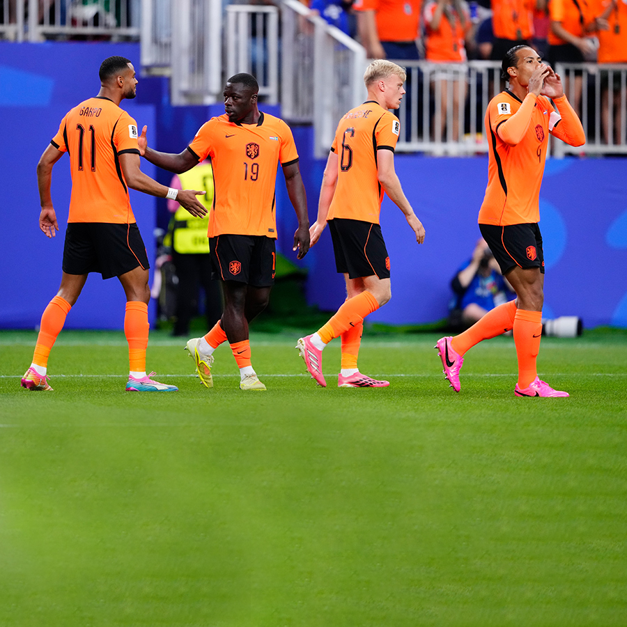 Hollanda, İsveç'e gol oldu yağdı