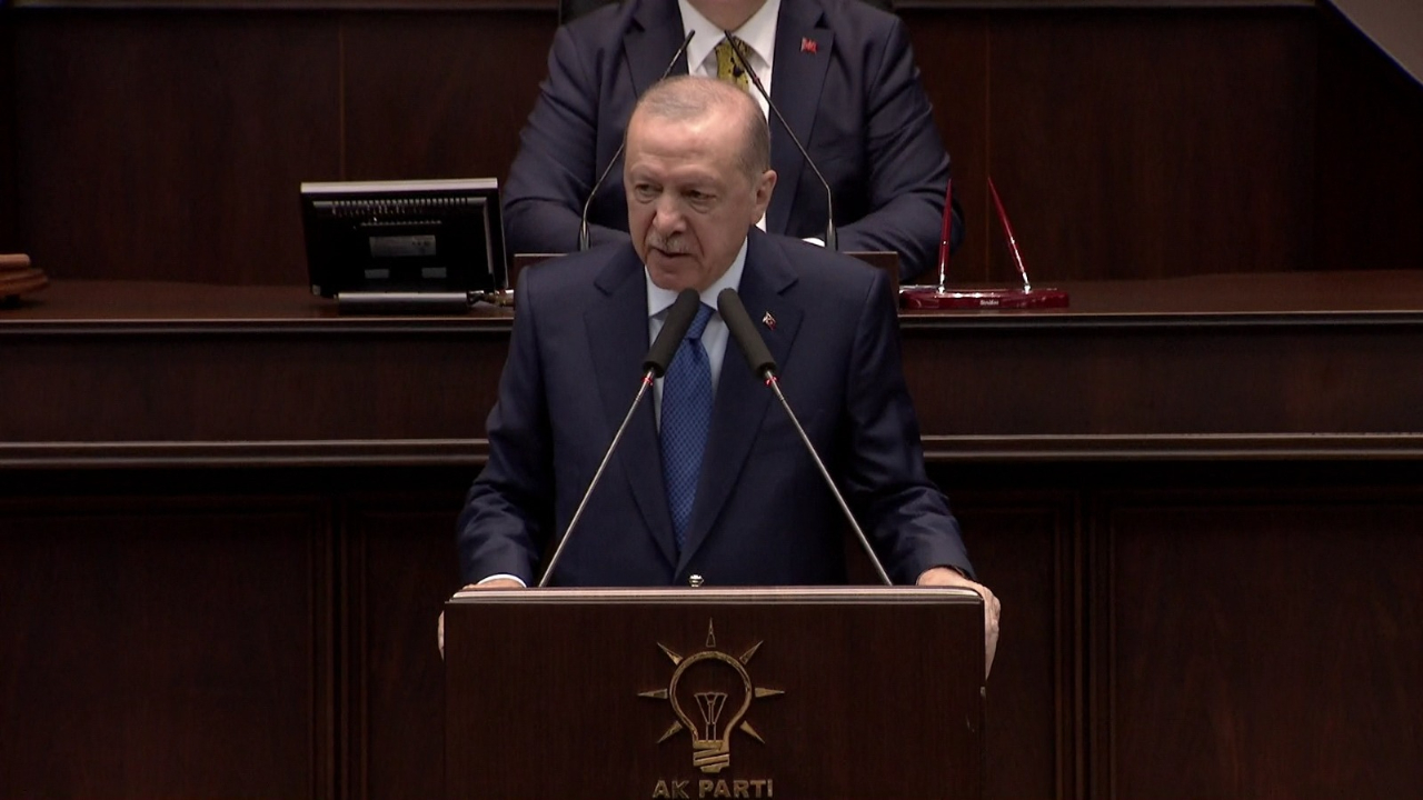 AK Parti'de büyük katılım günü: Nevşehir, Keçiören ve Keşan Belediye Başkanları AK Parti'ye geçti! Rozetlerini Erdoğan taktı