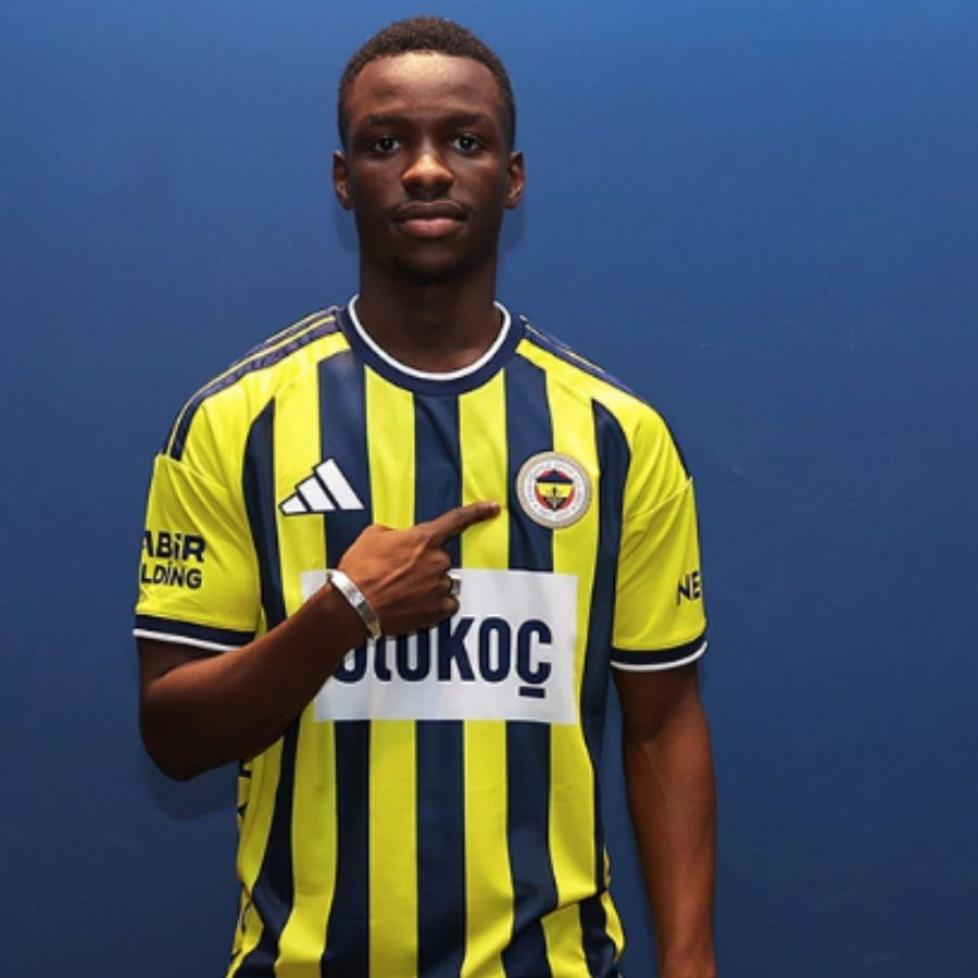 Fenerbahçe'den yeni transfer! Amara Diouf'la 5 yıllık sözleşme imzalandı