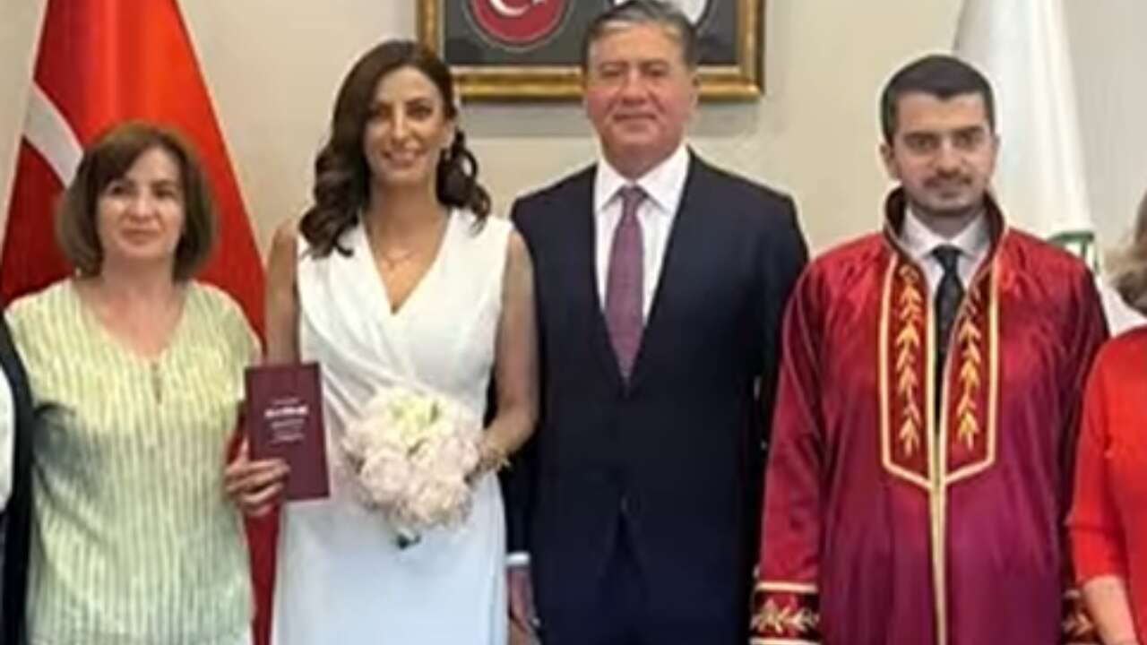 Meclis tarihinde bir ilk! CHP'li milletvekilleri Murat Emir Ve Evrim Rızvanoğlu'nun nikahından ilk görüntü geldi!
