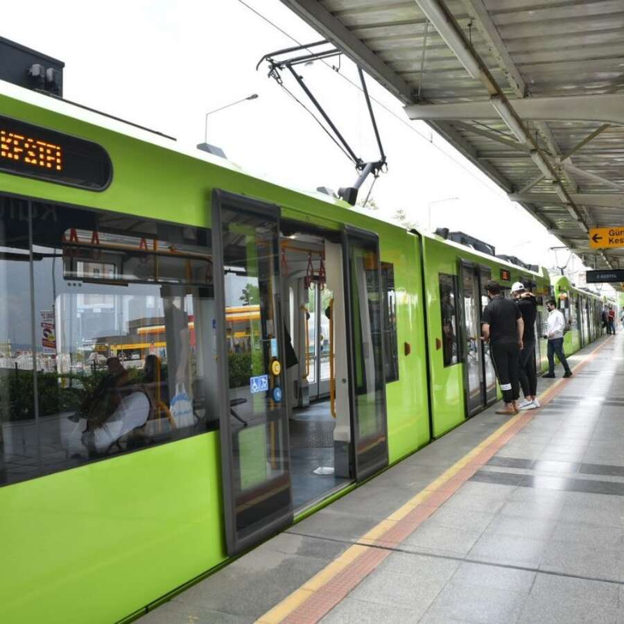 Metroda skandal taciz! Hemcinsinin sözleri pes dedirtti: Açık olana bakarlar!