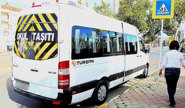 Yine servis, yine unutulan çocuk! Bir veli görmeseydi...