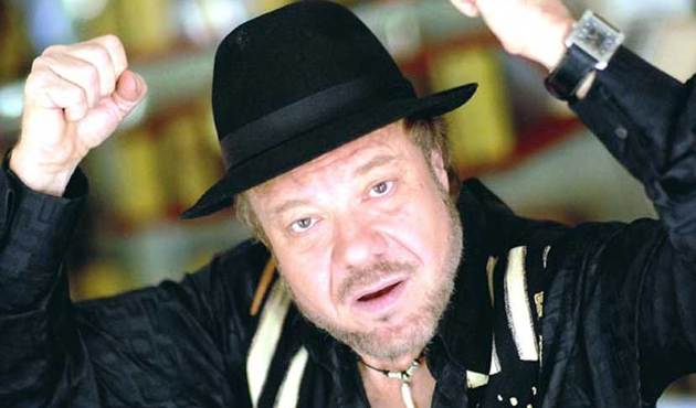 Ünlü sanatçı Attila Atasoy kaza geçirdi!
