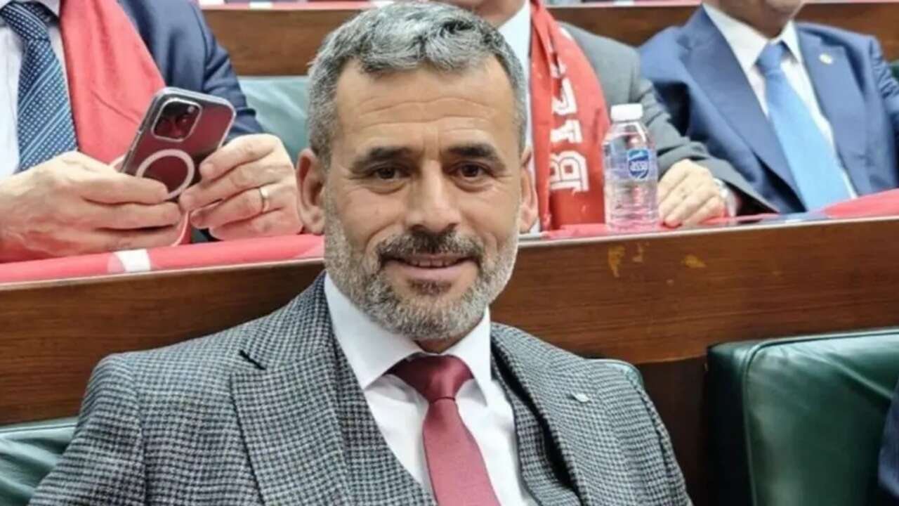 Haydarlı Belediye Başkanı Süleyman Çetinkaya'ya evinin önünde bıçaklı saldırı! Babasını korumak isteyen oğlu yaralandı