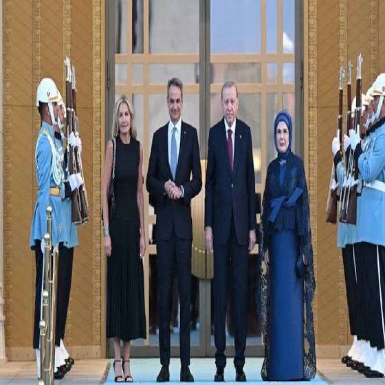Yunanistan’a anlayacağı dilden mesaj: Miçotakis'e Ceddin Deden Neslin Baban ile karşılandı!