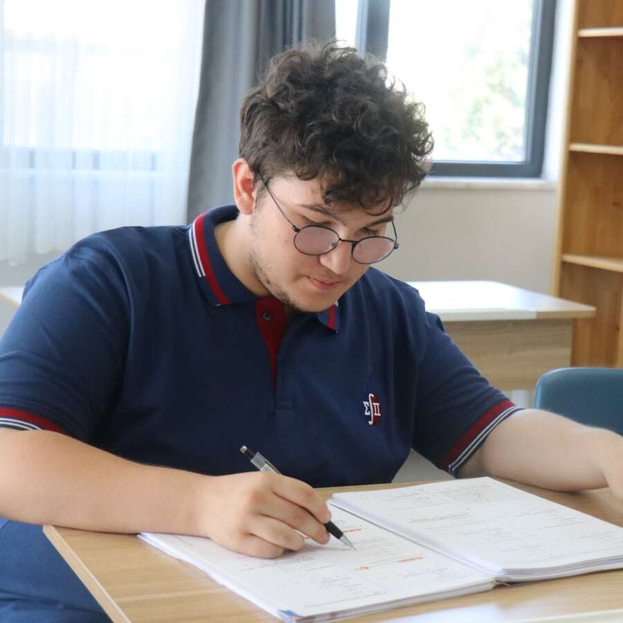 AYT'deki türev sorusu mahkemelik oldu: ÖSYM'nin C dediği A çıktı, ortalık karıştı! Derecelik öğrenci ÖSYM'ye dava açtı!