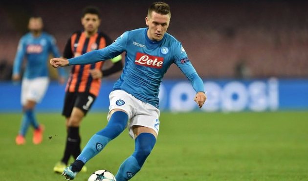 Napoli tur umutlarını son maça taşıdı!