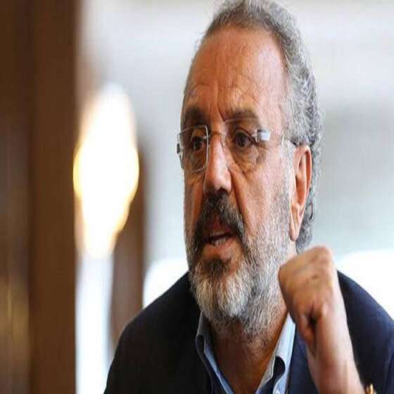 Sırrı Sakık'ın aklı yine dağlarda: Önce Vatan, Türk Öğün Çalış Güven, Her Şey Vatan İçin yazılarını silelim