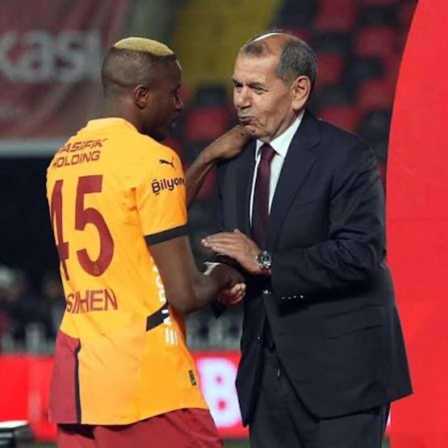 Dursun Özbek ile Victor Osimhen arasındaki özel görüşme ortaya çıktı! Başkan güçlü kadro kuracağının sözünü verdi