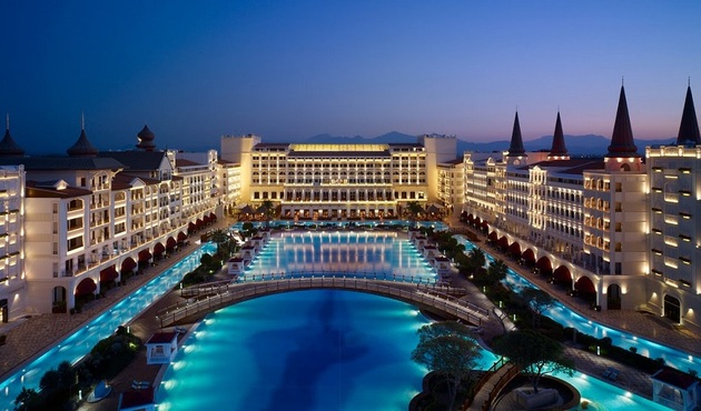 Borç batağındaki Mardane Palace'da şaşırtan tadilat!