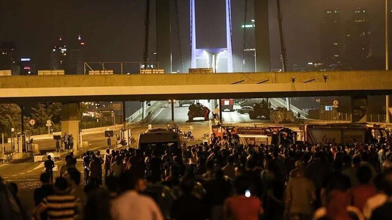 FETÖ'nün kanlı darbe girişimine giden 8 aylık yol haritası deşifre edildi: Karar 1 Kasım 2015 seçimlerinin ardından alındı