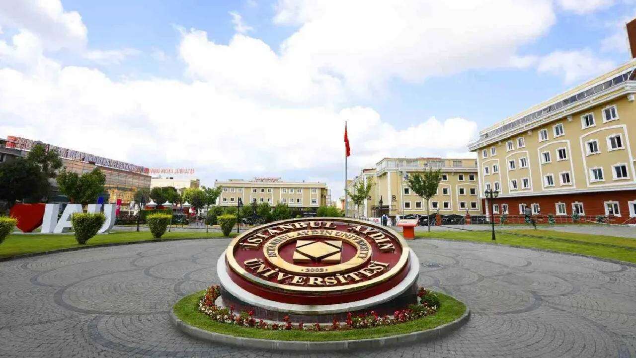 İstanbul Aydın Üniversitesi'nde kıyım! 100'e yakın akademisyen işten çıkarıldı: Gerekçe ise...