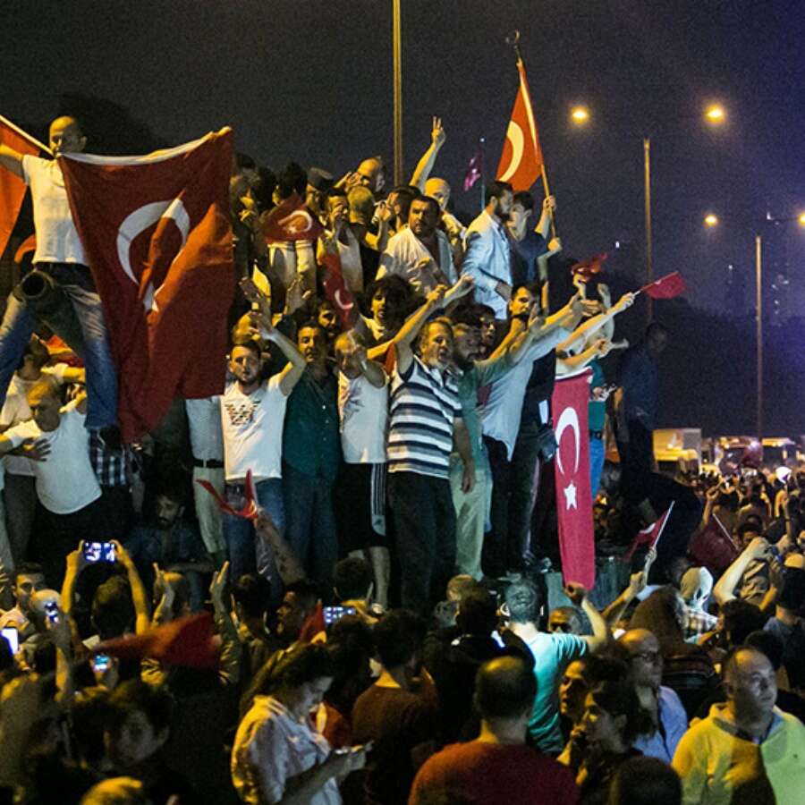 15 Temmuz direnişinin 10. yılı! Darbeyi yendik, prangayı kırdık