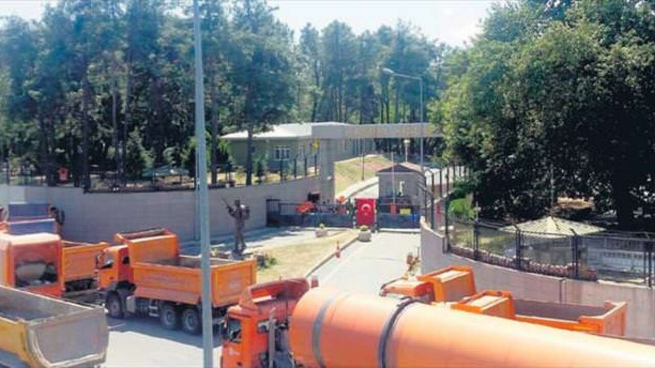 1500 araçla kışlalarda hareketliliği durdurdu: Darbe gecesi İstanbul'un kaderini değiştiren talimat!