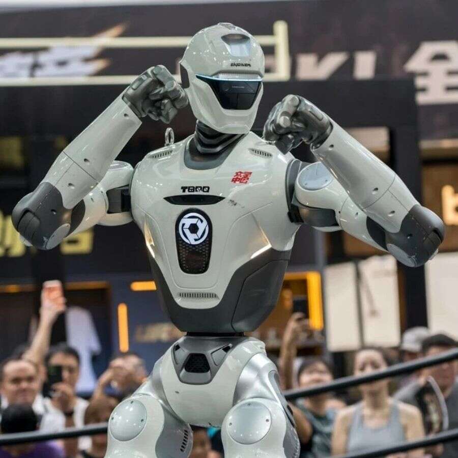 Filmlerdeki robot dövüşleri gerçek oldu! Küresel çapta ilk insansı robot dövüşü Çin'de düzenlendi