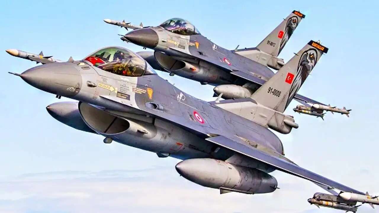 Yunan bayraklarıyla Metehan'a dayandılar! Kıbrıs sınırında çirkin provokasyon! "Jetli" cevap geldi