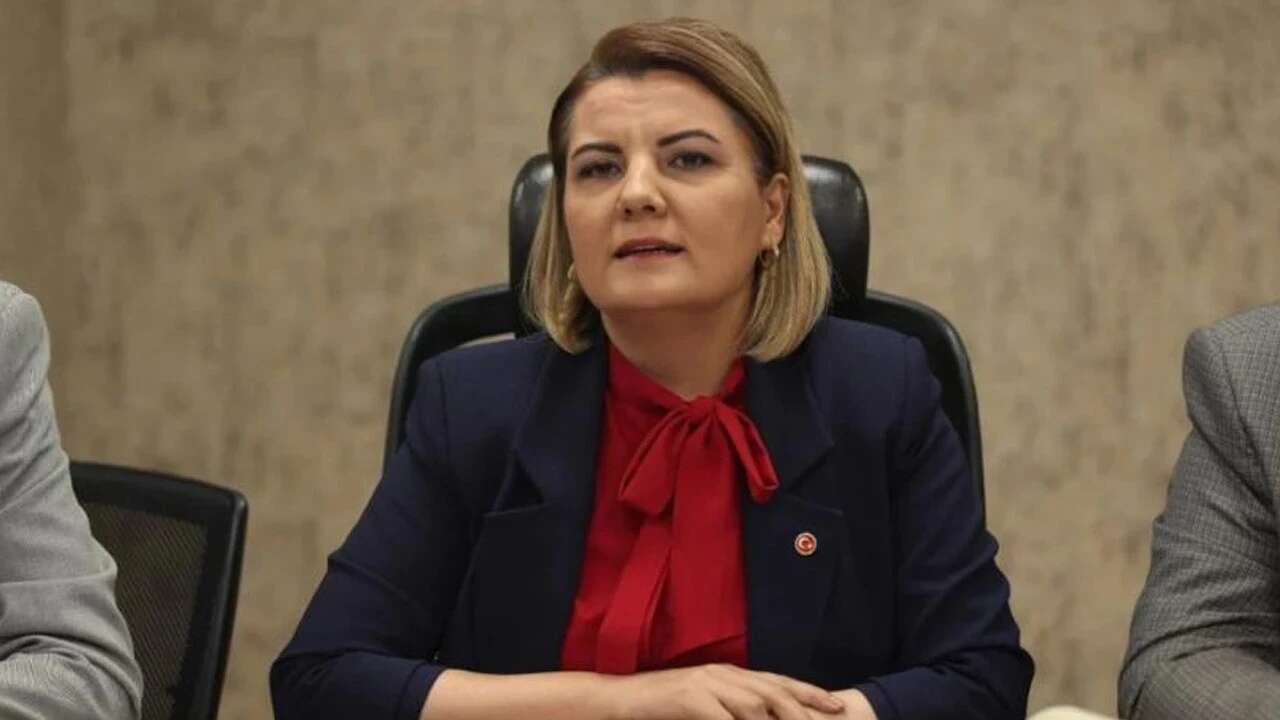 CHP'li İzmit Belediyesi'ne şafak operasyonu! Belediye Başkanı Fatma Kaplan Hürriyet ve eşi gözaltına alındı