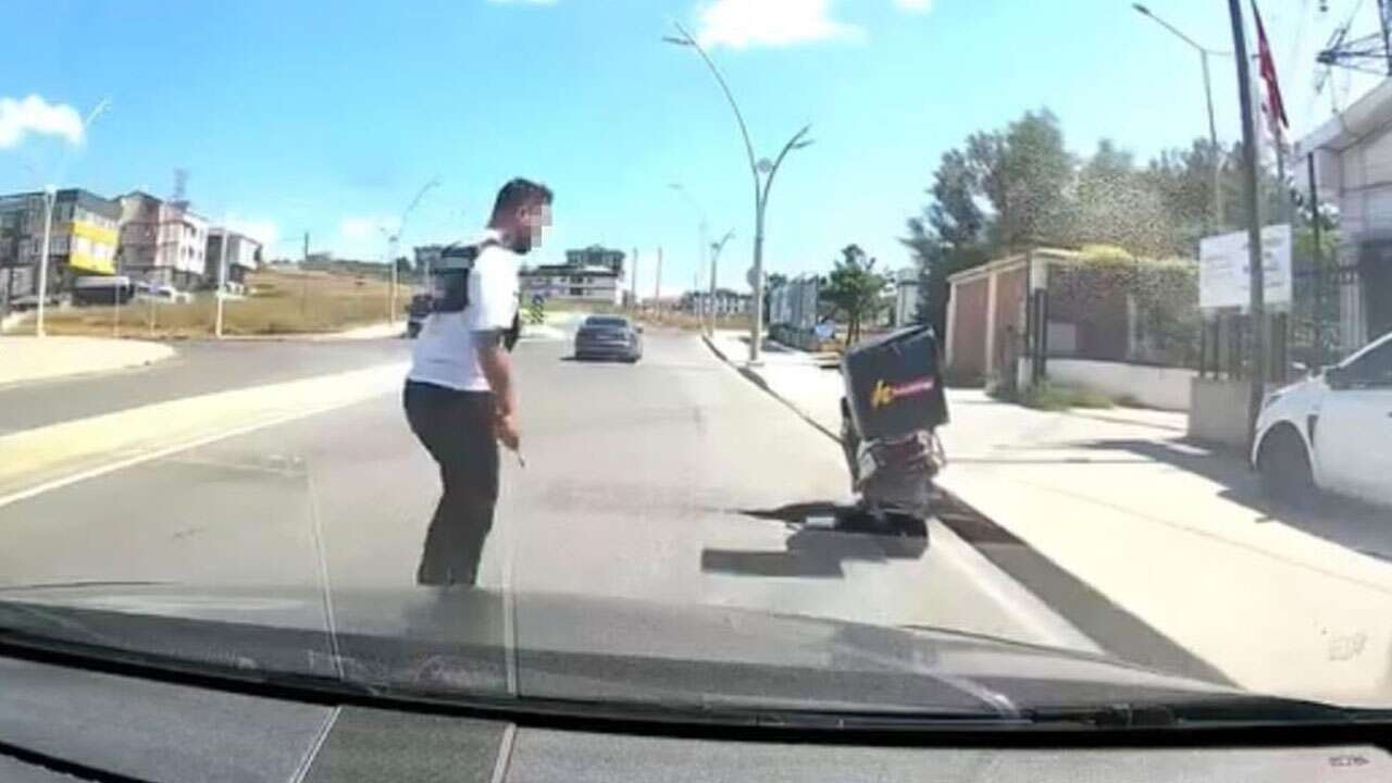 Yer: Arnavutköy... "Telefonla oynama" dedi, tornavidalı saldırıya uğradı