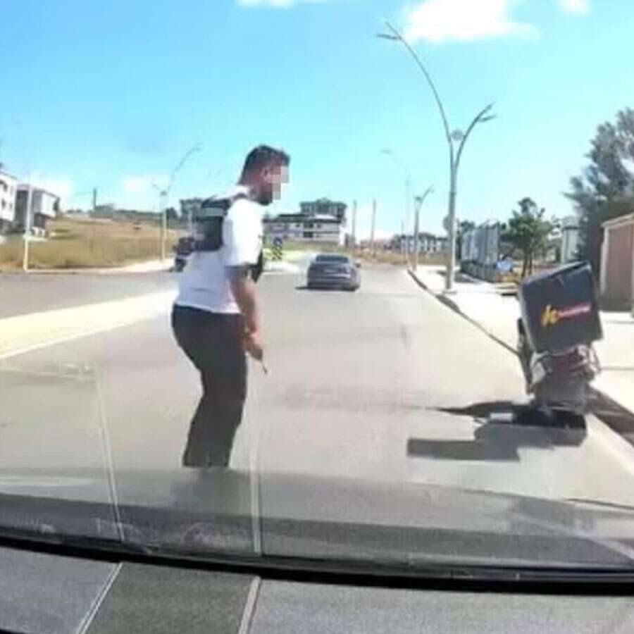Yer: Arnavutköy... "Telefonla oynama" dedi, tornavidalı saldırıya uğradı