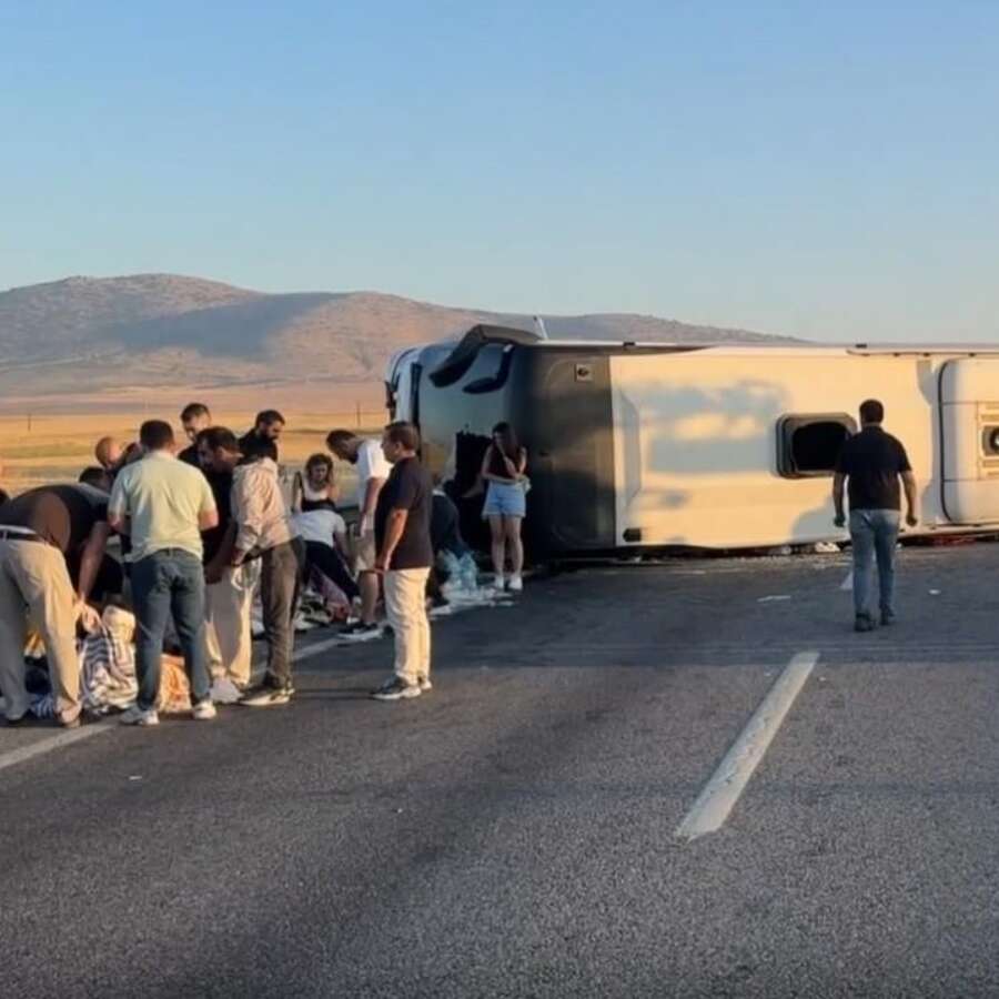 SON DAKİKA | Kütahya-Afyonkarahisar kara yolunda feci kaza! İstanbul-Kuşadası otobüsü devrildi: 31 yaralı var