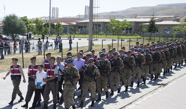 FETÖ'cü hainin avukatından 'pes' dedirten savunma