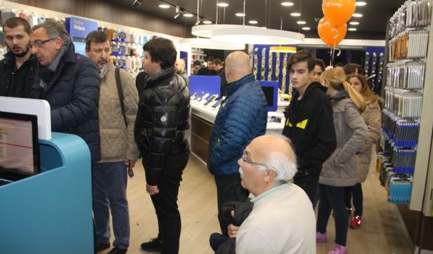 7 bin liralık IPhoneX için kuyruk oluştu!