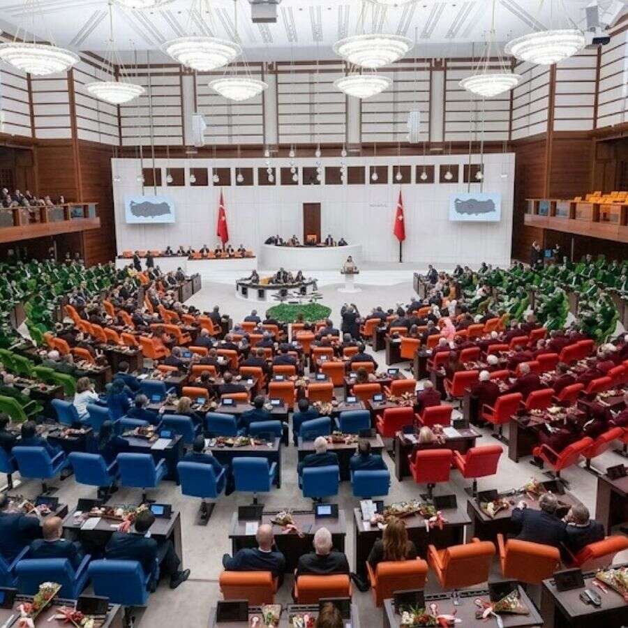 CHP’de 24 yıl sonra bir ilk! Meclis'te yeni sandalye dağılımı belli oldu