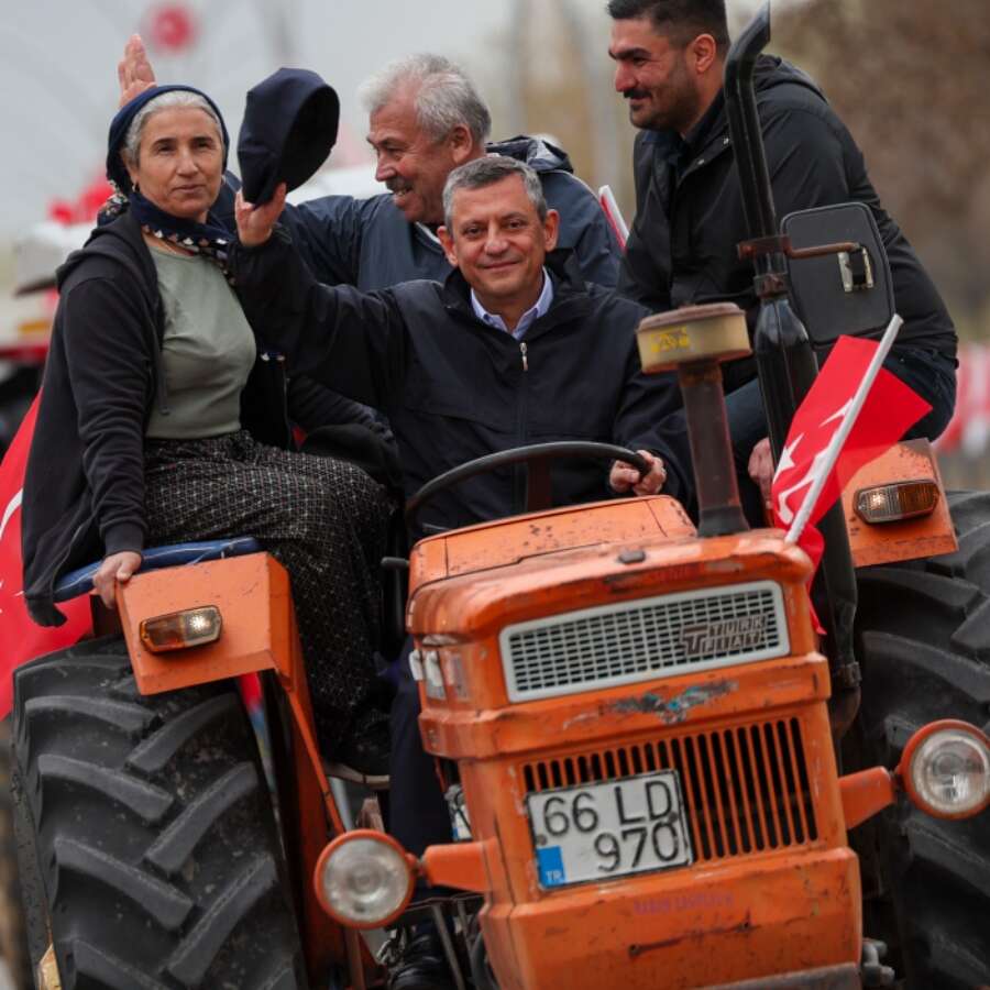 CHP'den kimler ayrıldı? Özgür Özel ile birlikte Yeni Parti'ye geçen 91 milletvekilinin listesi belli oldu!