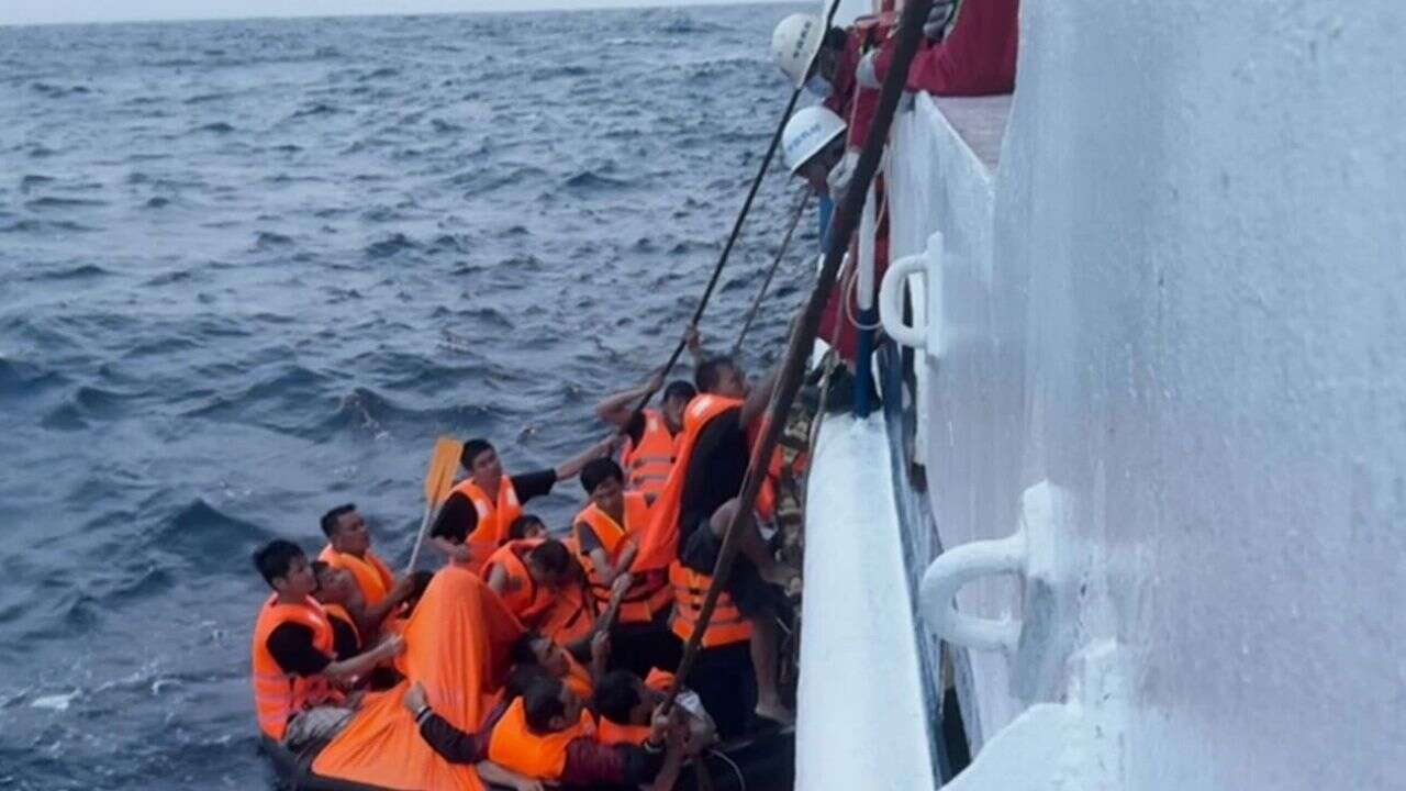 Güney Çin Denizi'nde kargo gemisi battı! Kayıp 23 kişi aranıyor