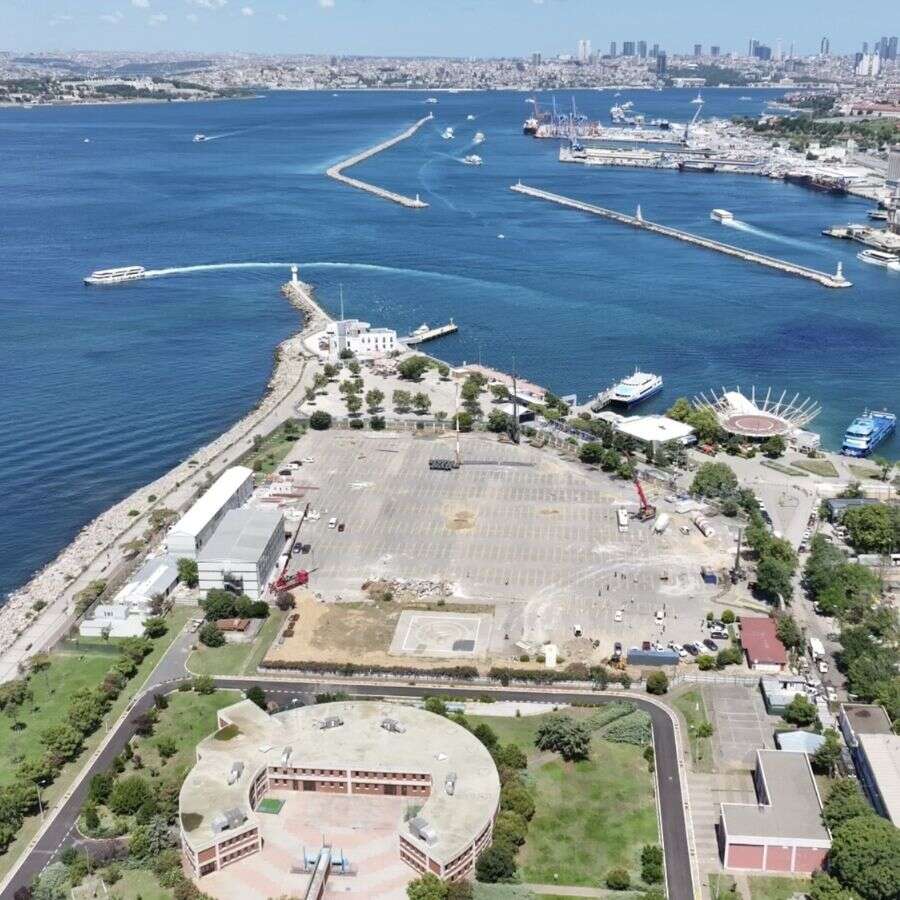 Kadıköy Rıhtım Camisi'nin yapımına ilk kazığın çakılmasıyla başlandı