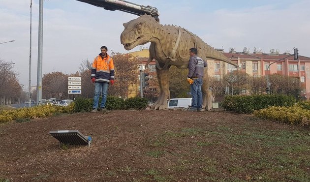 Melih Gökçek'in dinozoru kaldırıldı!