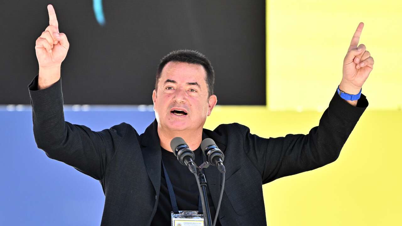 Acun Ilıcalı imza töreninde öve öve bitirememiş, "Bizim için tarihi bir gün! Hayalimizdeki oyuncuyu transfer ettik" demişti! Fenerbahçe sonunda bu oyuncudan kurtuluyor: 12 milyon euroluk teklif kabul edilecek