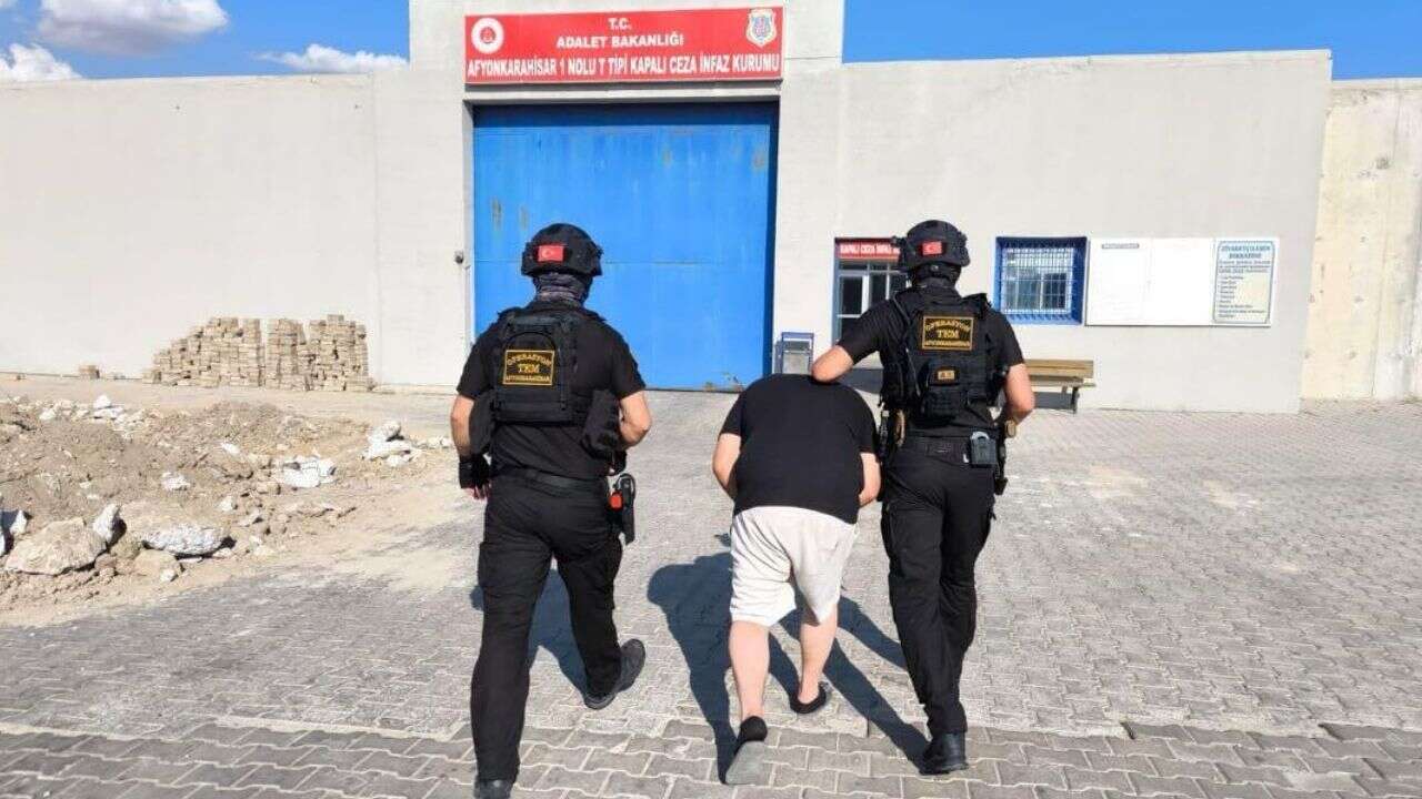 FETÖ'cü suikastçı Burkay Karatepe'ye yardım eden FETÖ'cü Özcan Atlı tutuklandı