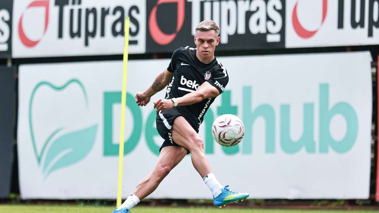 Beşiktaş'ın yeni yıldızı Leandro Trossard sahaya indi