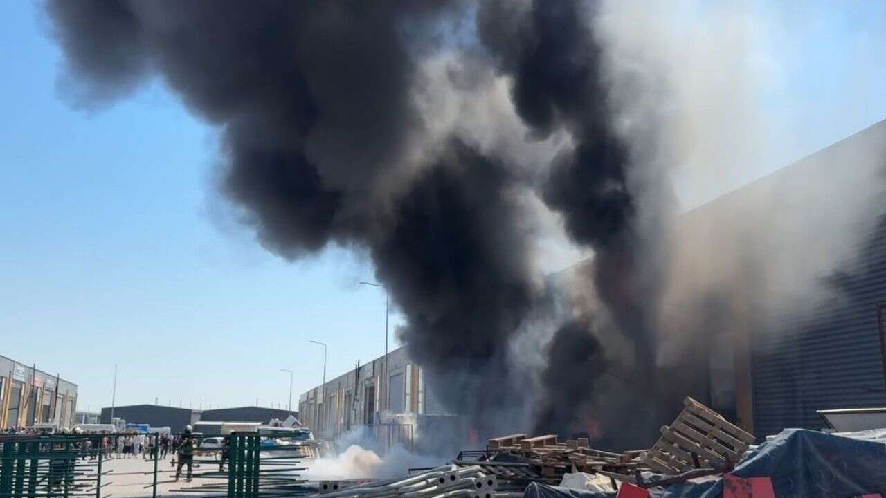 Kayseri'de sünger atölyesi alev alev yandı!