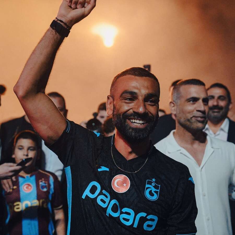 Liverpool'un efsane kaptanından Mohamed Salah'a ağır eleştiri: "Büyük bir kulübe gitmesini beklerdim, Trabzonspor'a gitmesine şok oldum! Türkiye onun seviyesinin çok altında"