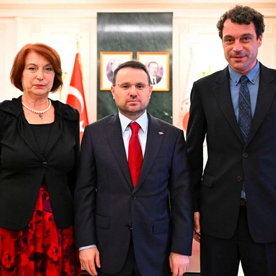 Adalet Bakanı Akın Gürlek Uğur Mumcu'nun ailesiyle görüştü: Devlet muktedirdir, peşini bırakmayacağız