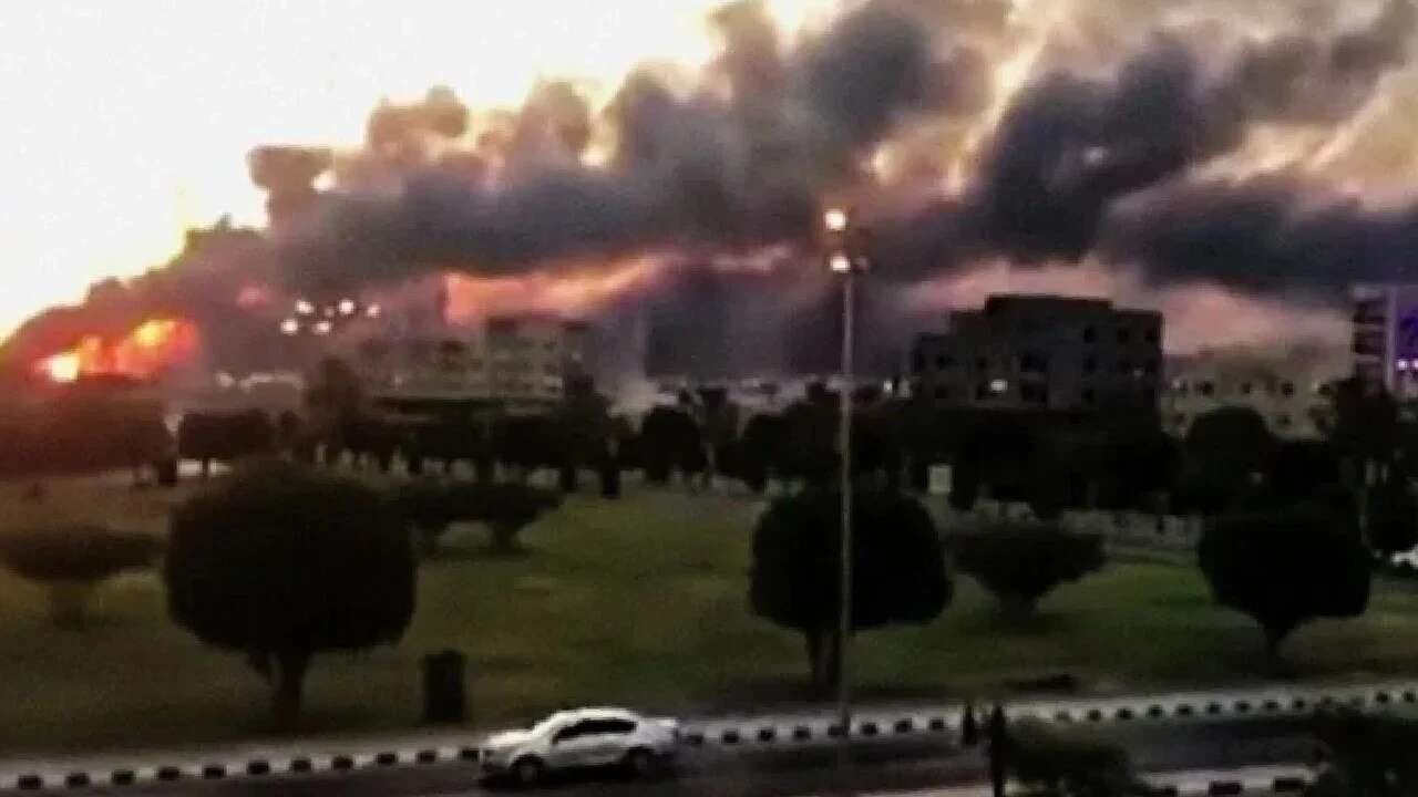 Körfez'de sıcak saatler: Husiler, Suudi Arabistan petrol rafinerisini vurdu!