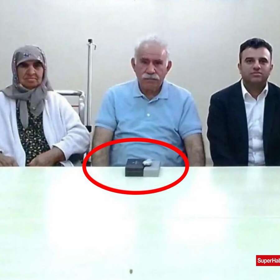 Öcalan'ın aile fotoğrafındaki gizem çözüldü! Masadaki kutularda ne var?