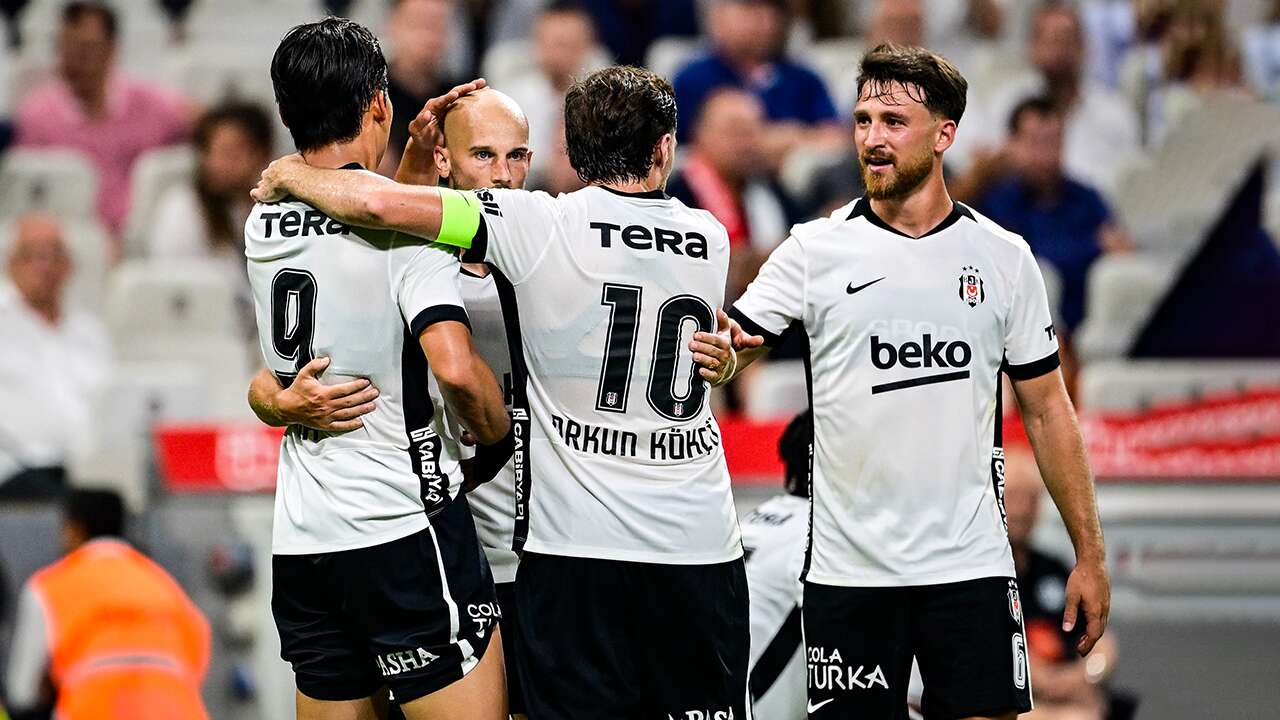 Beşiktaş UEFA Avrupa Ligi'nde play-off'a yükseldi