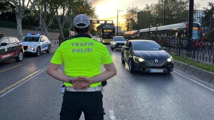 İstanbul'da bazı yollar trafiğe kapatıldı, alternatif güzergahlar açıklandı