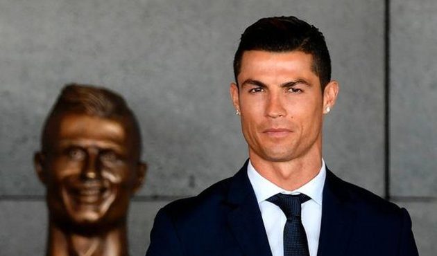 Cristiano Ronaldo’ya benzemeyen büstün yenisini yaptılar!